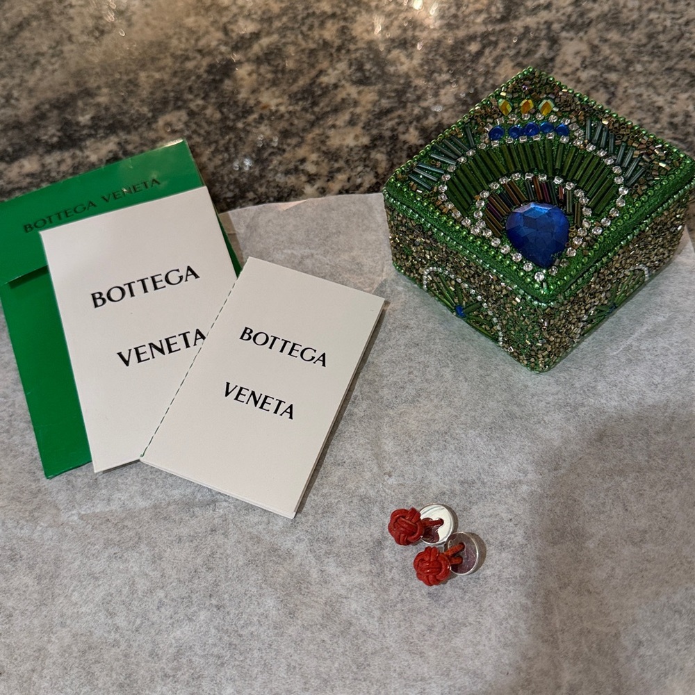 Bottega Veneta Red Leather Knot Cufflinks - Picture 7 of 11